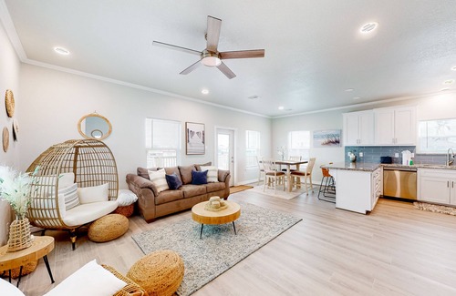 Surfside Beach Casa | Luxury | Steps to Beach | Dog Friendly | New Reno
