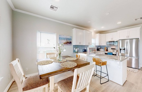 Surfside Beach Casa | Luxury | Steps to Beach | Dog Friendly | New Reno