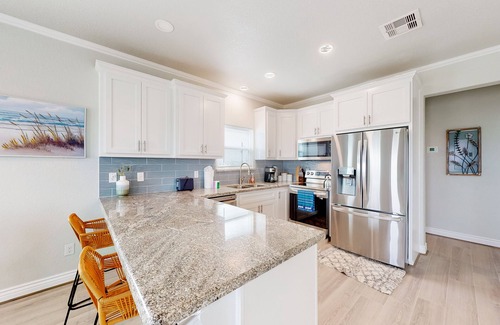 Surfside Beach Casa | Luxury | Steps to Beach | Dog Friendly | New Reno