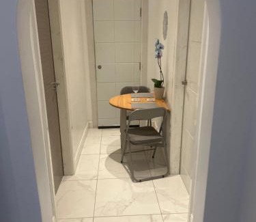Elmers End Cama Y Desayuno | Luxury studio apartment, Beckenham