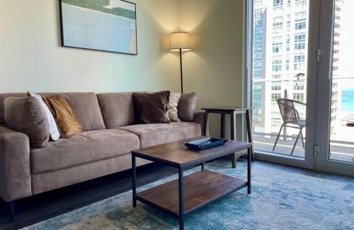 Lower East Side Apartamento | Luxury Studio Apt Near Brady St with Balcony and Lake View