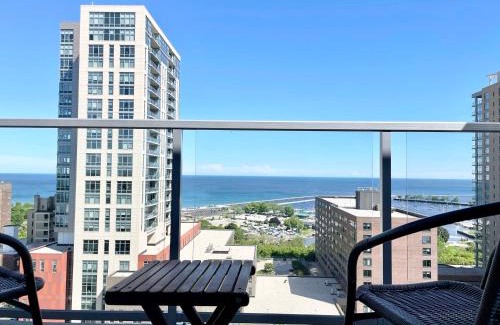 Lower East Side Apartamento | Luxury Studio Apt Near Brady St with Balcony and Lake View