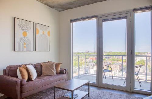 Lower East Side Apartamento | Luxury Studio Apt Near Brady St with Balcony and Lake View