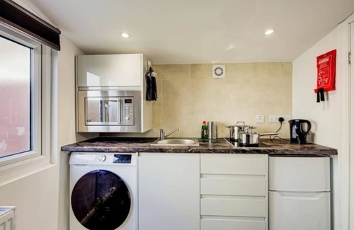 Little Holland Apartamento | Luxury Studio Cabin - Central Location - Parking