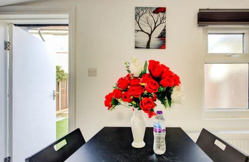 Little Holland Apartamento | Luxury Studio Cabin - Central Location - Parking