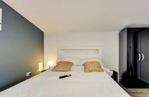 Little Holland Apartamento | Luxury Studio Cabin - Central Location - Parking