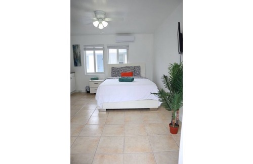 Palm Beach Shores Hotel | ** Luxury Studio ** Prime Singer Island **