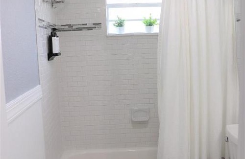 Town 'n' Country Apartamento | Luxury Studio Suite close to Tampa Airport