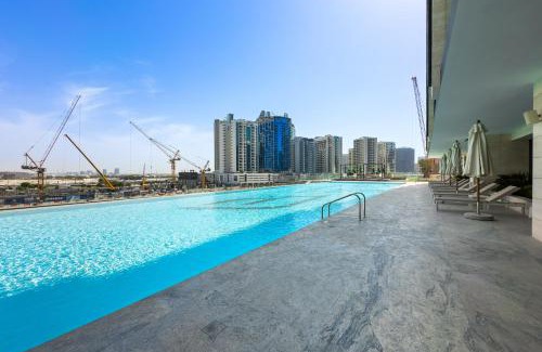 Madinat Zayed Apartamento | Luxury Studio with Canal Views Trillionaire Residences