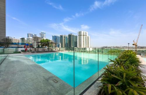 Madinat Zayed Apartamento | Luxury Studio with Canal Views Trillionaire Residences