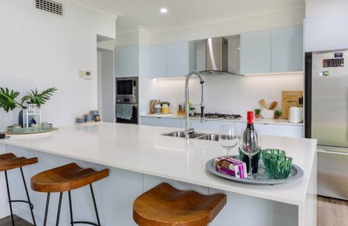 Moreton Bay Region Casa | Luxury & Style on the Canal