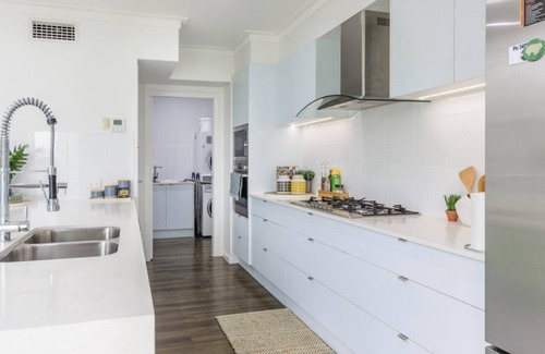 Moreton Bay Region Casa | Luxury & Style on the Canal