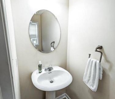 Stockade Historic District Apartamento | Luxury Stylish Townhome King Beds WD Garage