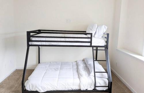 Stockade Historic District Apartamento | Luxury Stylish Townhome King Beds WD Garage