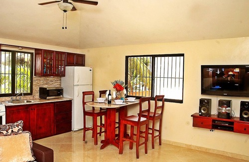 Cabarete Apartamento | Luxury suite in central cabarete, cable TV/WiFi, pool, fitness center, spa/bar