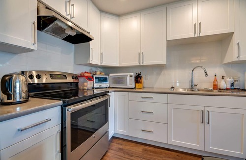 Southwest Edmonton Casa | Suite de lujo cerca de U of A, University Hospital, Stollery, Cross Cancer Hospital, Saville