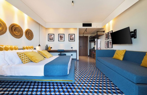 Sant'Agnello Complejo | Luxury suite with balcony overlooking the gulf of sorrento