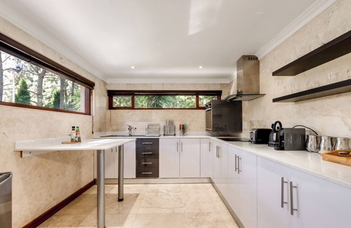 Greater Johannesburg Metropolitan Area Cabina | Luxury suite with exclusive offers and amenities in Midrand