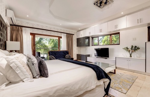 Greater Johannesburg Metropolitan Area Cabina | Luxury suite with exclusive offers and amenities in Midrand