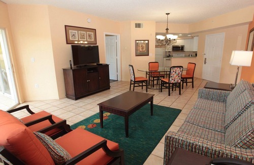 Florida Central Atlantic Coast Complejo | Luxury suites, 7 heated pools & minutes from Orlando’s world-famous parks