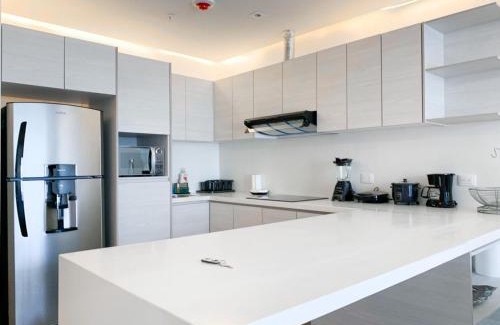 Simón Bolívar Apartamento | Luxury Suites frente mall del sol a pocos minutos del aeropuerto y terminal terrestre