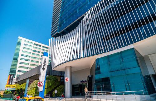 Simón Bolívar Apartamento | Luxury Suites frente mall del sol a pocos minutos del aeropuerto y terminal terrestre