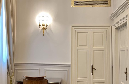 San Vittore Apartamento | Luxury suites in historical Palazzo.