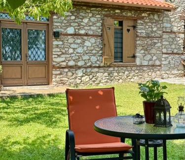 Skotina Apartamento | Luxury Suites in Villa Anasia, Amaryllis