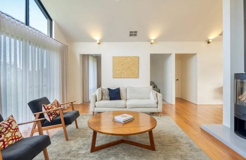 Stratton Casa | Luxury Swan Valley farm stay