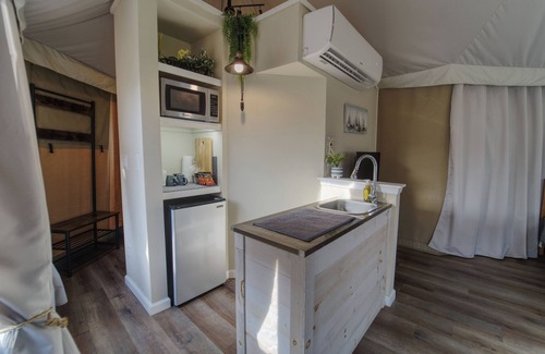 Oatmeal Cabina | Luxury Tent #4 w/outdoor soaking tub and amazing views