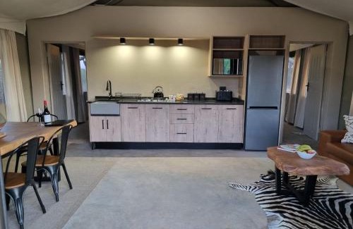 Golders Green Otro | Luxury Tents at Buffelshuis Safari Camp