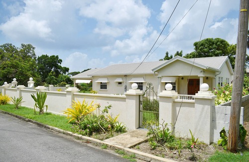Fitts Village Casa | Luxury Three Bedroom Two and 1/2 Bathroom Bungalow Close to Beach