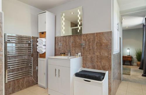 Cardigan Casa | Luxury three bedroom coastal cottage