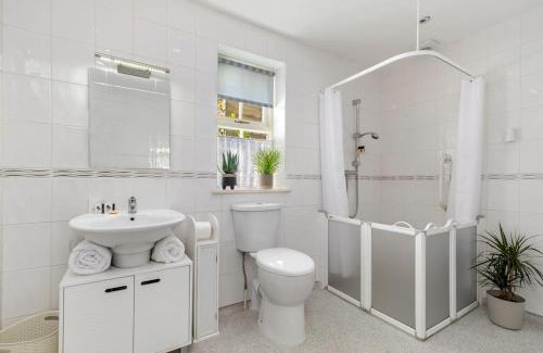 Cardigan Casa | Luxury three bedroom coastal cottage