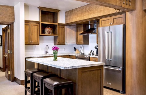 Deer Valley Apartamento | Luxury Three Bedroom Suite with Mountain Views and Three Hot Tubs apartment hotel