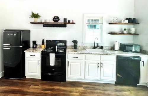 Albertville Casa | Luxury Tiny Home #3 at Sweet Springs
