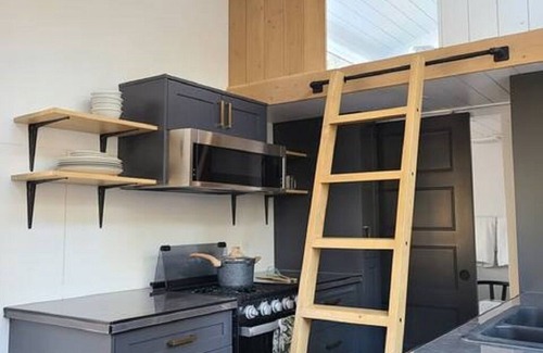 Bellevue Cabina | Luxury Tiny Home Cabin, 2 Bedrooms, can sleep 5