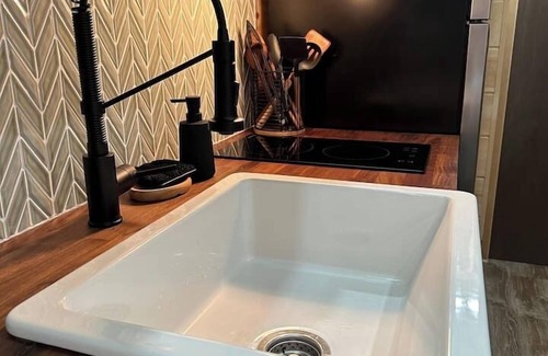 North Woodstock Cabina | Luxury Tiny Home Getaway- IRIS Home