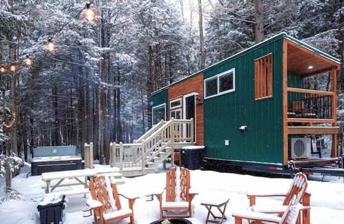 North Woodstock Cabina | Luxury Tiny Home Getaway- IRIS Home