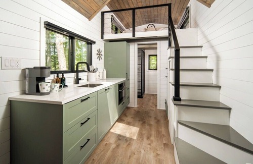 Deep Gap Apartamento | Luxury Tiny Home in Deep Gap with Hot Tub and Fireplace