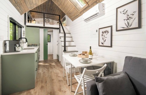 Deep Gap Apartamento | Luxury Tiny Home in Deep Gap with Hot Tub and Fireplace