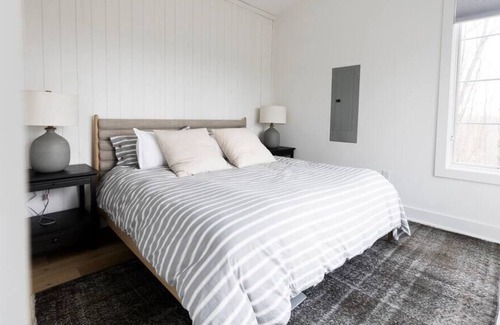 New Plymouth Apartamento | Luxury Modern Cabin w/Hot Tub - Hocking Hills