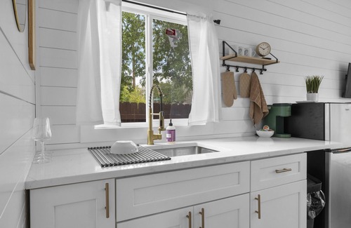 Apache Shores Cabina | Luxury Tiny Home with Private pool & Lake Access