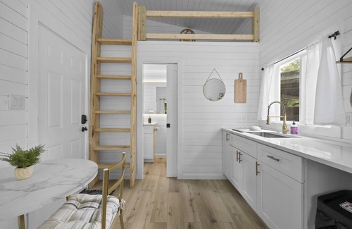Apache Shores Cabina | Luxury Tiny Home with Private pool & Lake Access