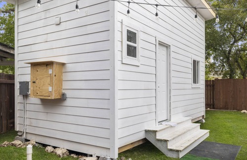 Apache Shores Cabina | Luxury Tiny Home with Private pool & Lake Access