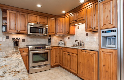 Steamboat Springs Condominio | Luxury, Top-Floor, Ski-In/Ski-Out Condo w/Fireplace, Balcony & Shared Hot Tub