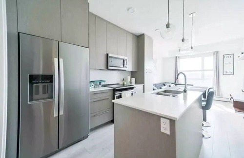 Calgary Condominio | Luxury Top Floor💎FREE Parking💎PS4💎10min to Airport