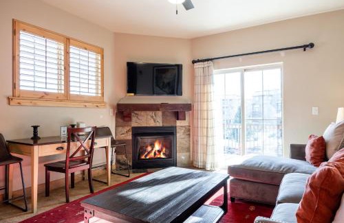 Bear Hollow Village Casa | Luxury Townhome, Private Balcony, Great Location, 3 Bedrooms