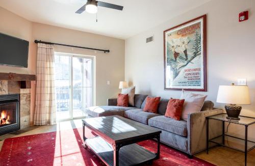 Bear Hollow Village Casa | Luxury Townhome, Private Balcony, Great Location, 3 Bedrooms