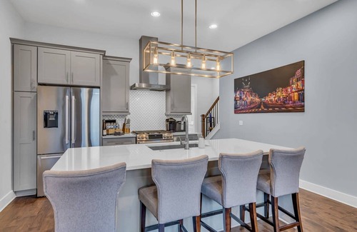 Nashville Casa | Luxury Townhome With Rooftop Deck Skyline Views